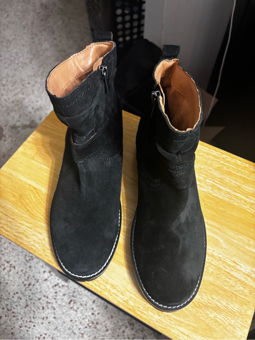 NWOT Earth Thrill ankle boots black size 8